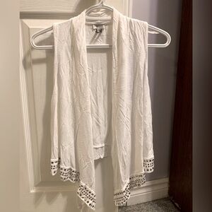 Dynamite || White sleeveless shrug